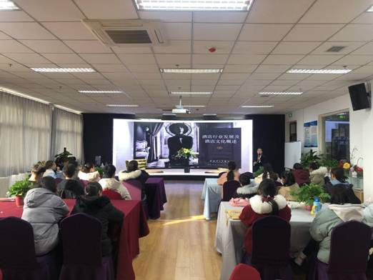 /Users/apple/Desktop/酒店专业认知实训周通讯稿/索菲特秦文静经理讲座2.jpeg索菲特秦文静经理讲座2